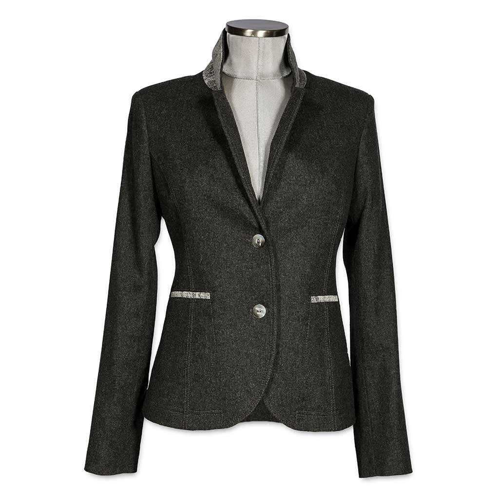 JA-Luisa NeuchatellS